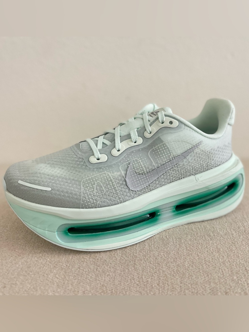 Size 7.5 -Nike Vomero Premium Road Running Shoes Barely Green HM5973-300 Women’s